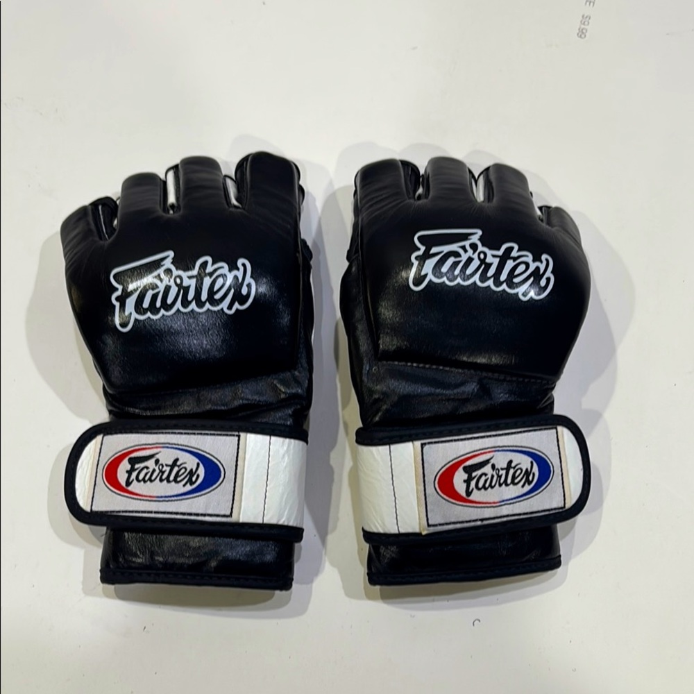 Fairtex pro MMA gloves extra large new condition never worn